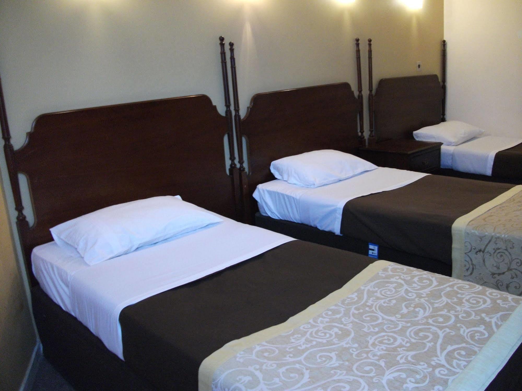 Oyo Osterley Park Hotel Isleworth Bagian luar foto