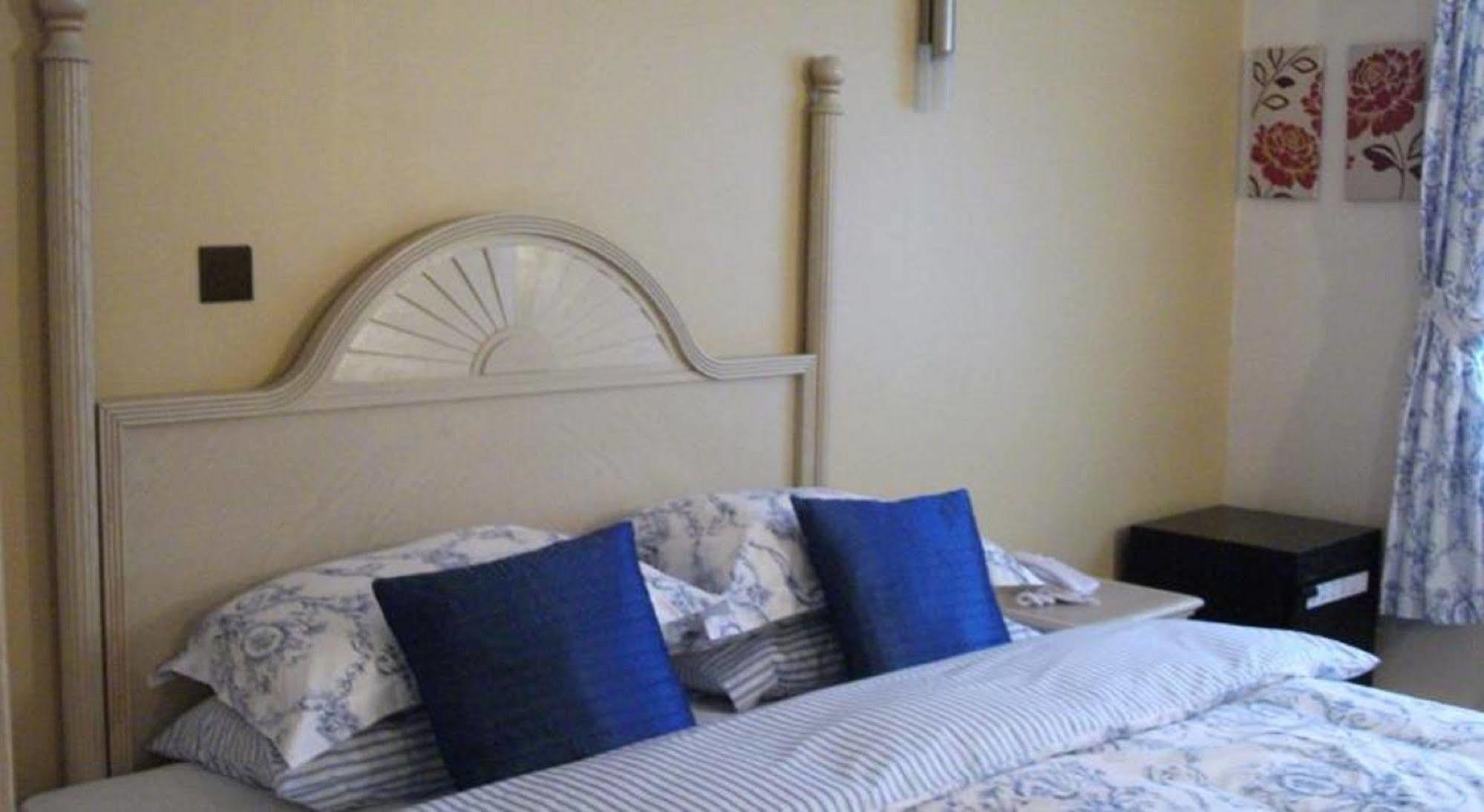 Oyo Osterley Park Hotel Isleworth Bagian luar foto