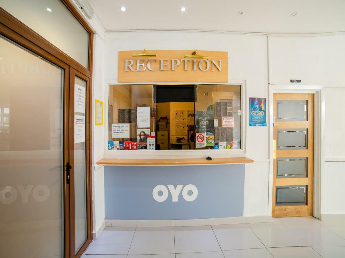 Oyo Osterley Park Hotel Isleworth Bagian luar foto