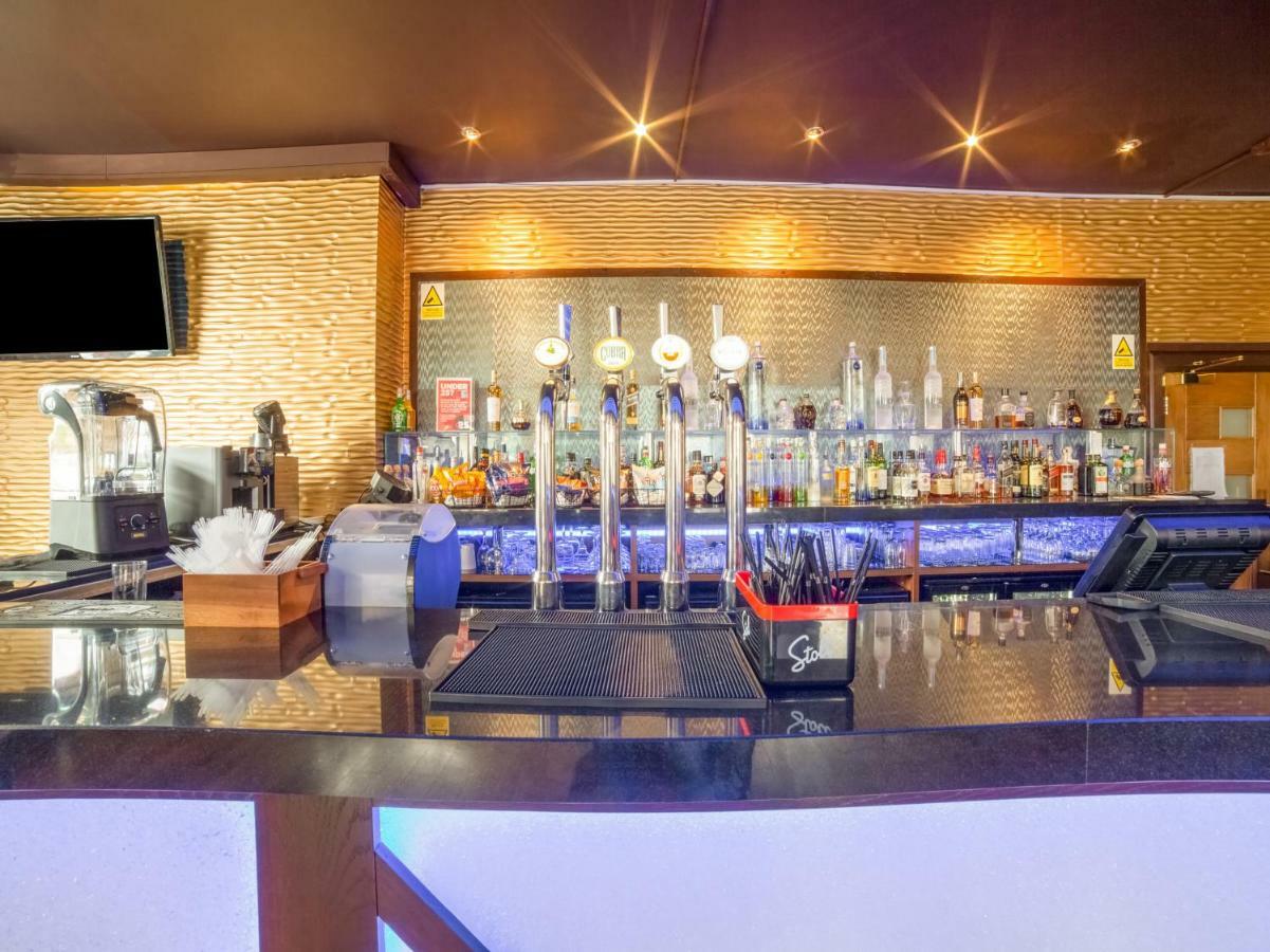 Oyo Osterley Park Hotel Isleworth Bagian luar foto
