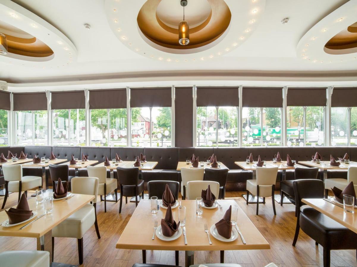 Oyo Osterley Park Hotel Isleworth Bagian luar foto