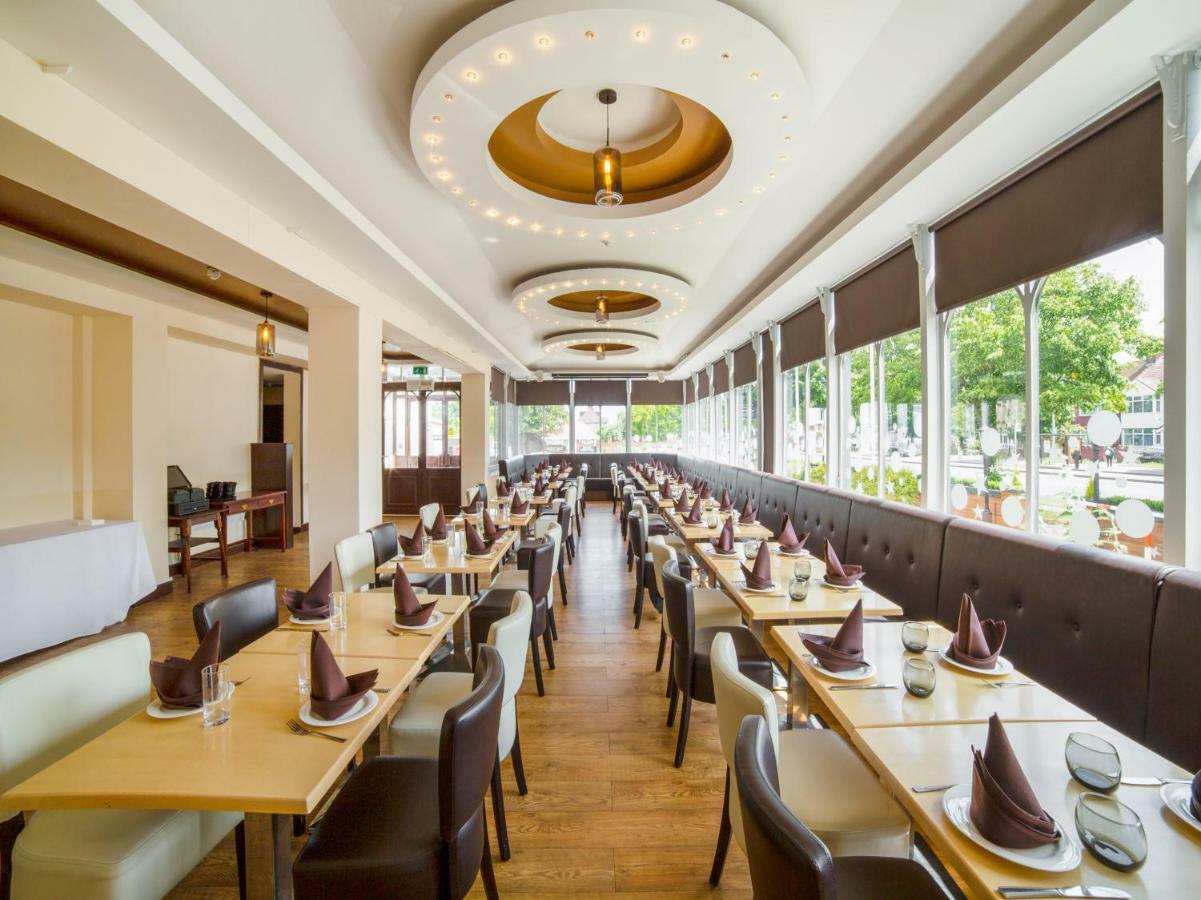 Oyo Osterley Park Hotel Isleworth Bagian luar foto